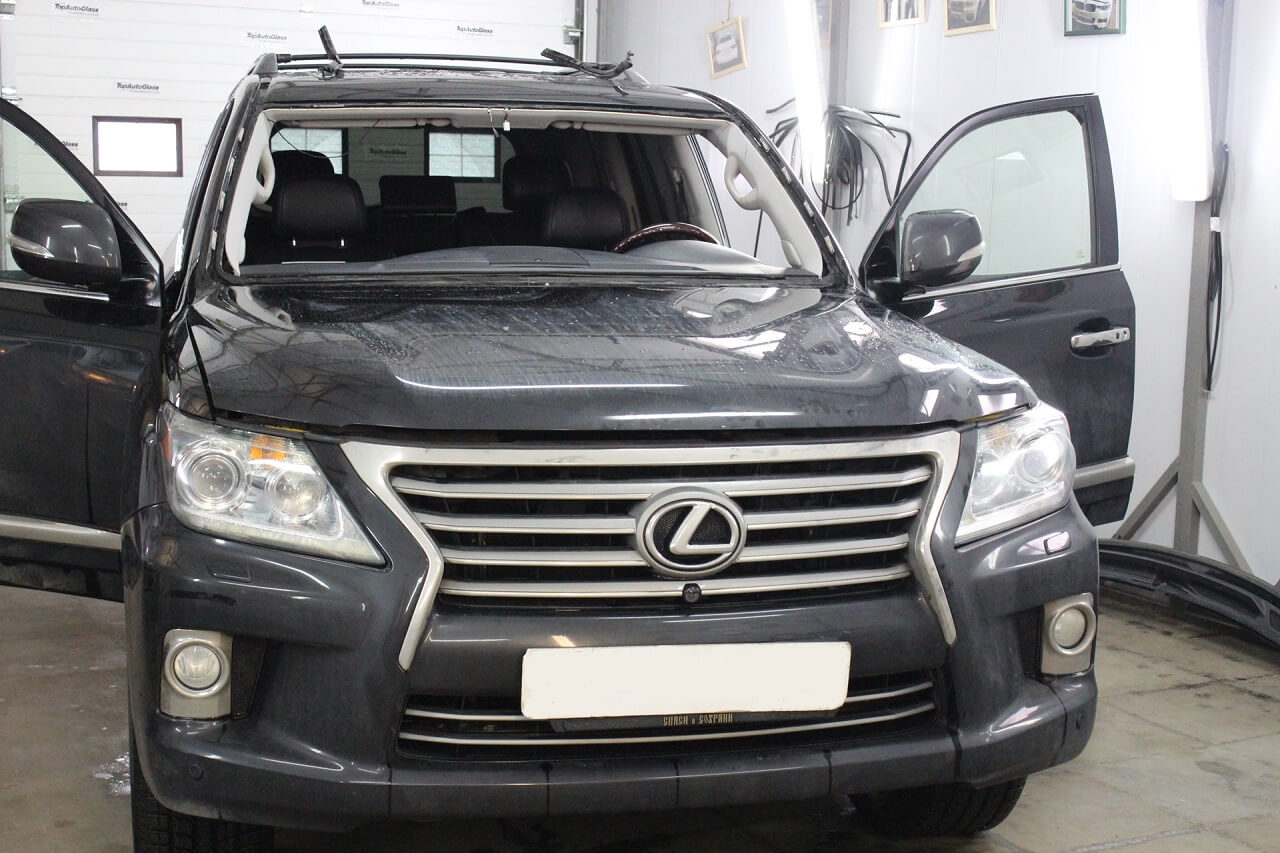 Замена лобового стекла на Lexus