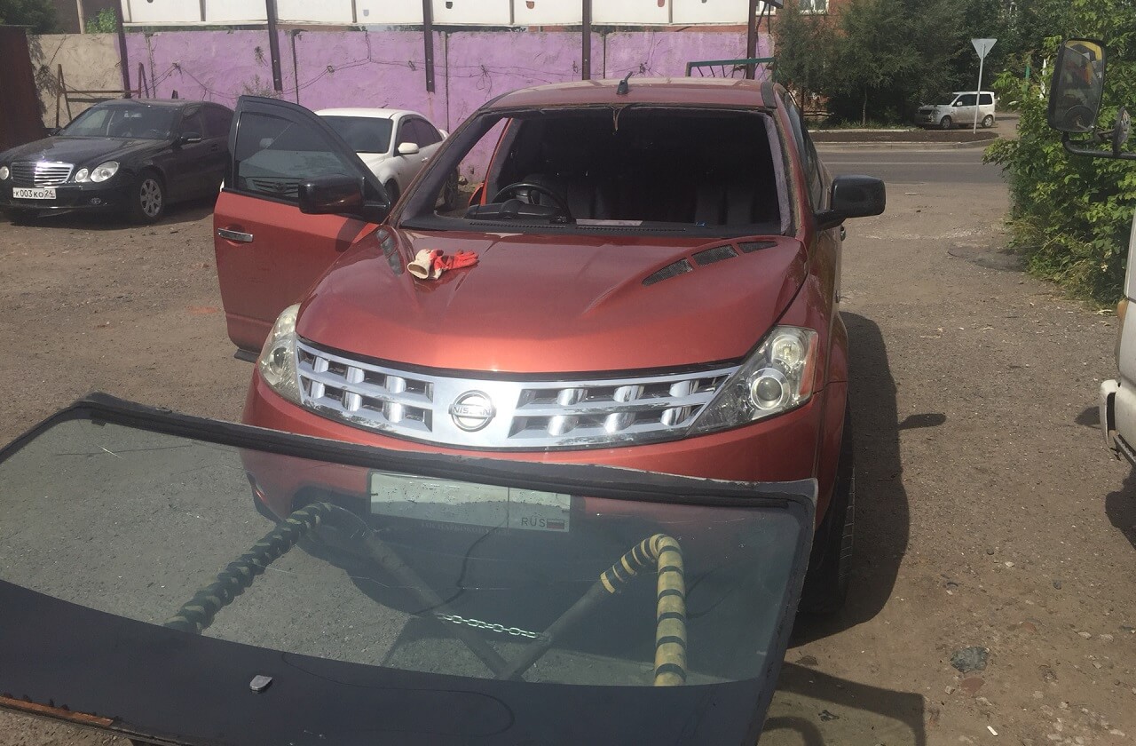 Замена лобового стекла на Nissan